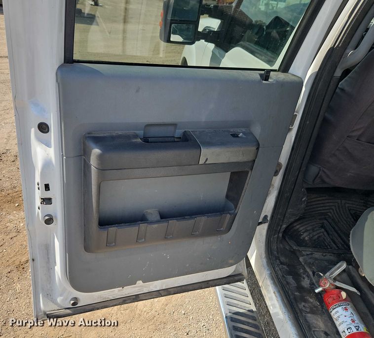 image for item EO4705 2011 Ford F350 Super Duty XLT Crew Cab pickup truck