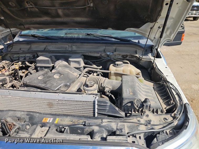 image for item EO4705 2011 Ford F350 Super Duty XLT Crew Cab pickup truck