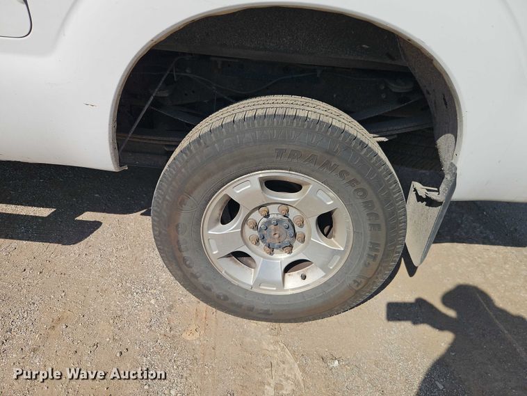 image for item EO4705 2011 Ford F350 Super Duty XLT Crew Cab pickup truck