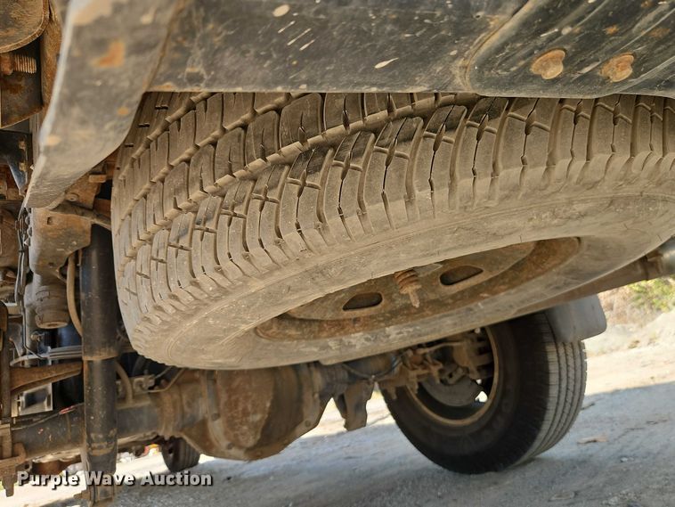 image for item EO4705 2011 Ford F350 Super Duty XLT Crew Cab pickup truck