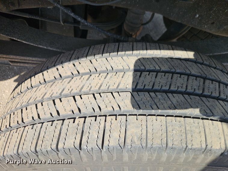 image for item EO4705 2011 Ford F350 Super Duty XLT Crew Cab pickup truck