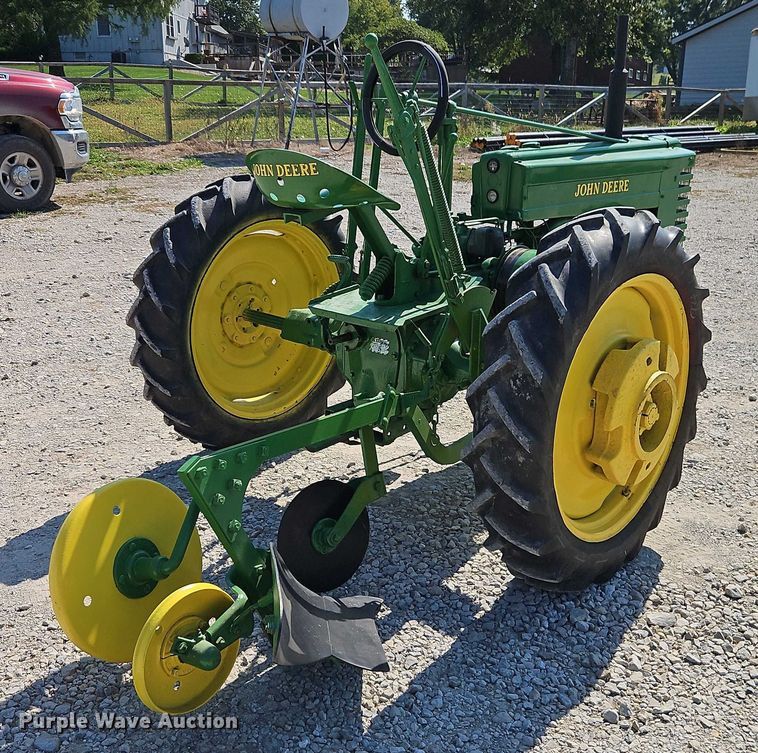 image for item EO4706 1939 John Deere H tractor