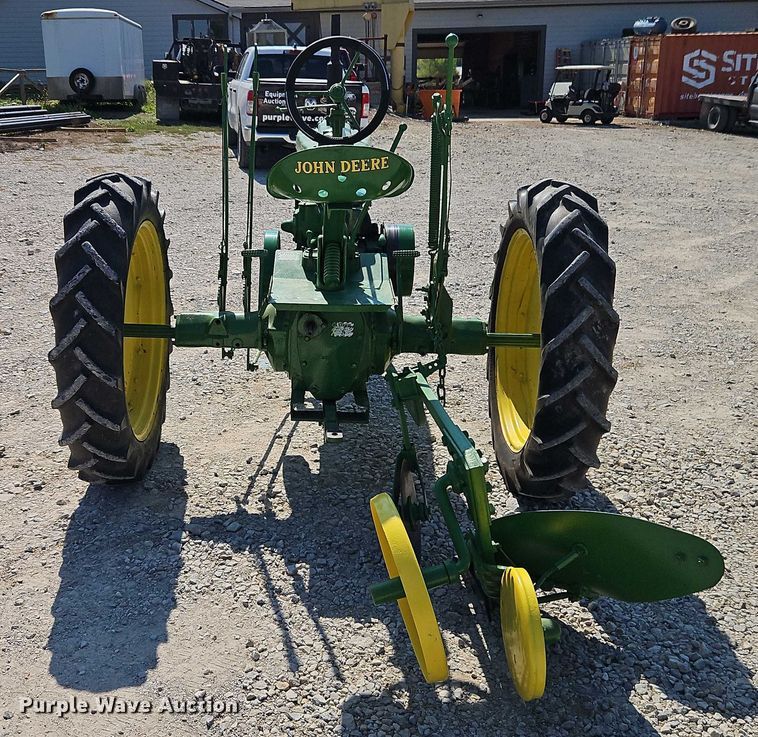 image for item EO4706 1939 John Deere H tractor