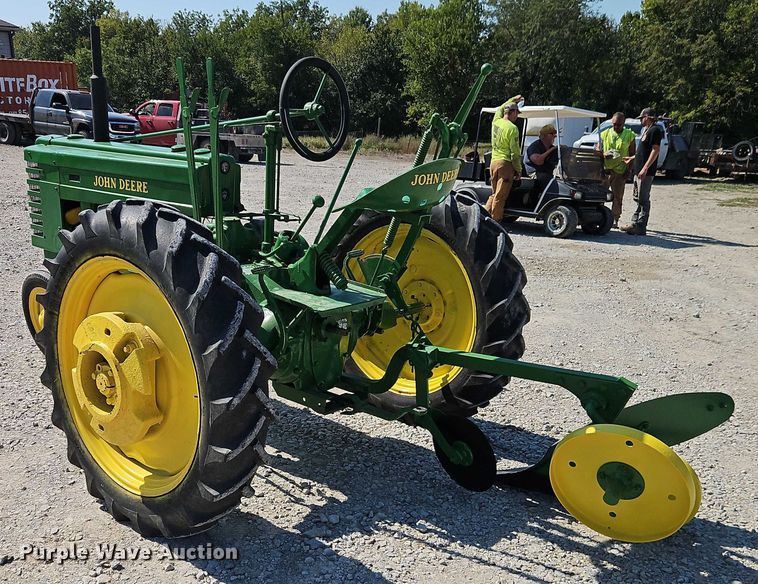 image for item EO4706 1939 John Deere H tractor