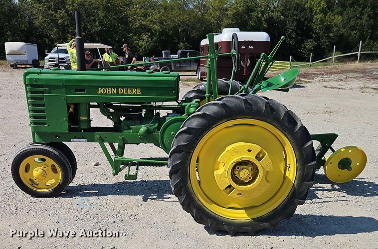 image for item EO4706 1939 John Deere H tractor