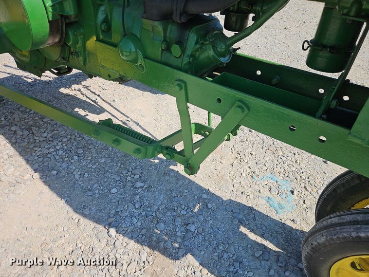 image for item EO4706 1939 John Deere H tractor