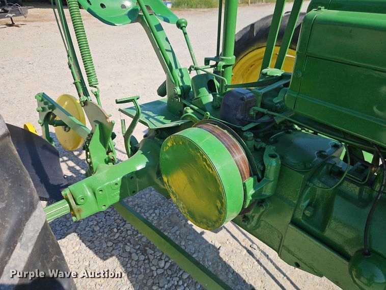 image for item EO4706 1939 John Deere H tractor