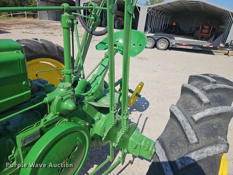image for item EO4706 1939 John Deere H tractor