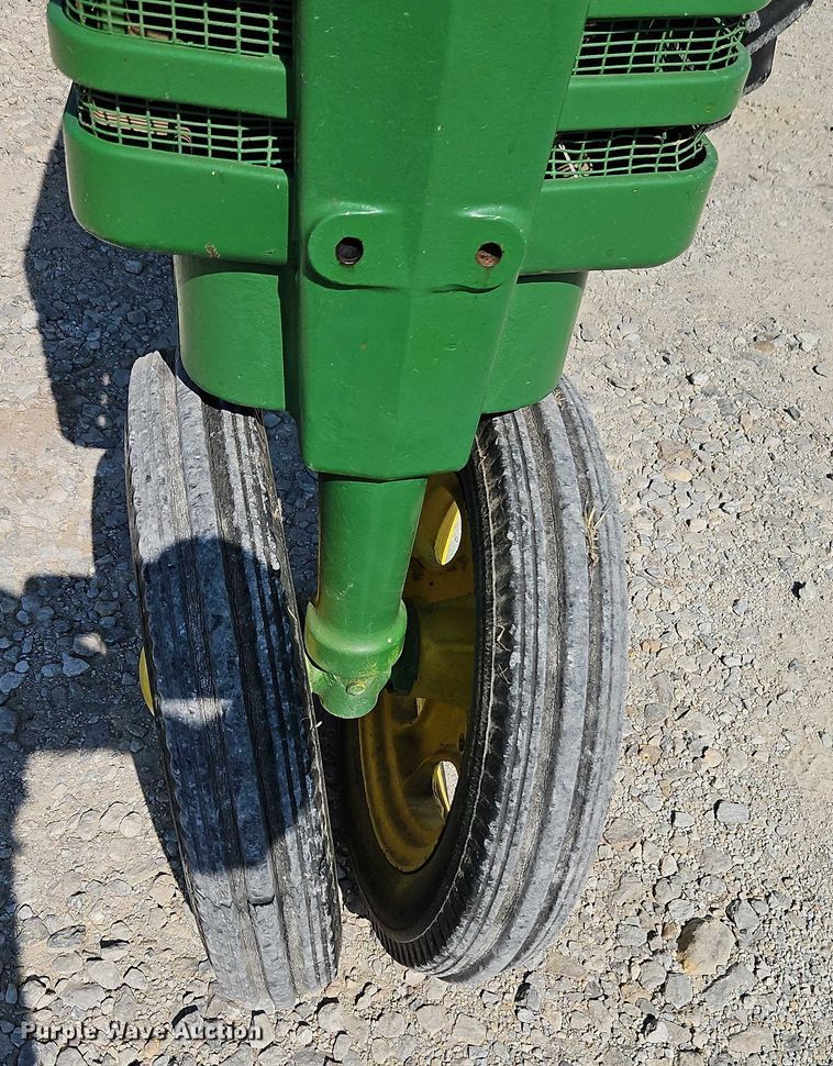 image for item EO4706 1939 John Deere H tractor
