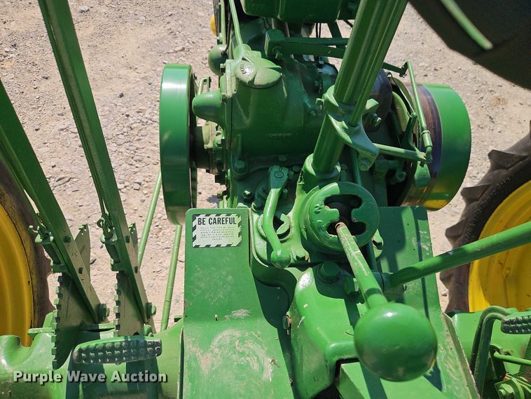 image for item EO4706 1939 John Deere H tractor