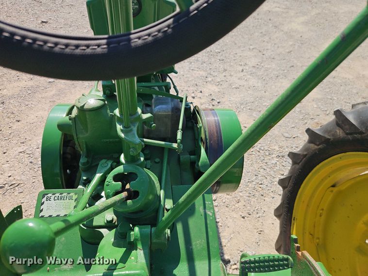 image for item EO4706 1939 John Deere H tractor