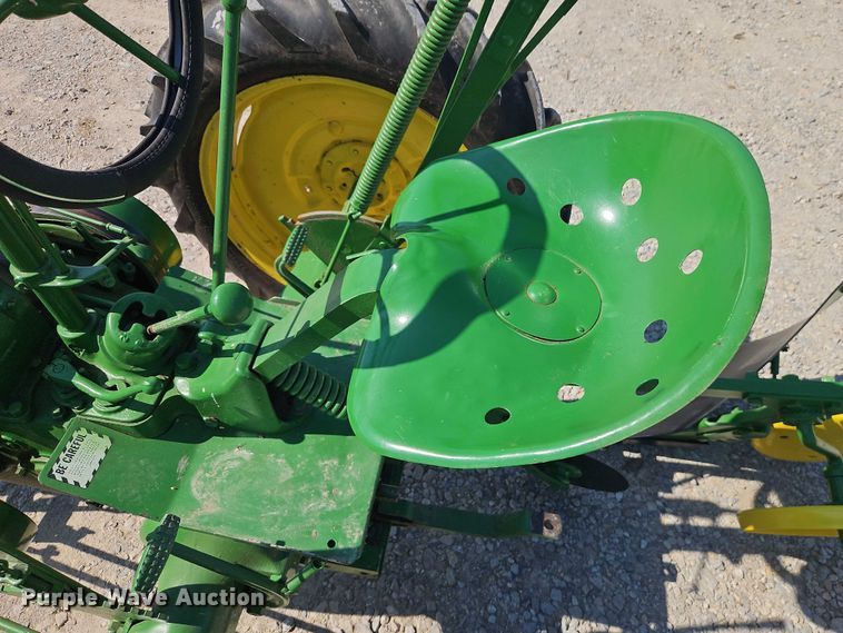 image for item EO4706 1939 John Deere H tractor