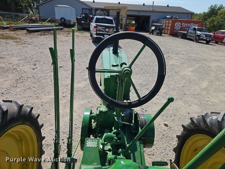image for item EO4706 1939 John Deere H tractor