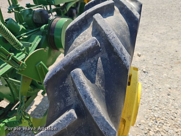 image for item EO4706 1939 John Deere H tractor