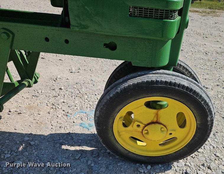 image for item EO4706 1939 John Deere H tractor