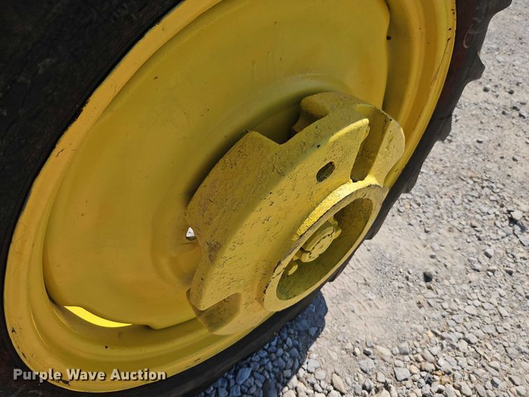 image for item EO4706 1939 John Deere H tractor