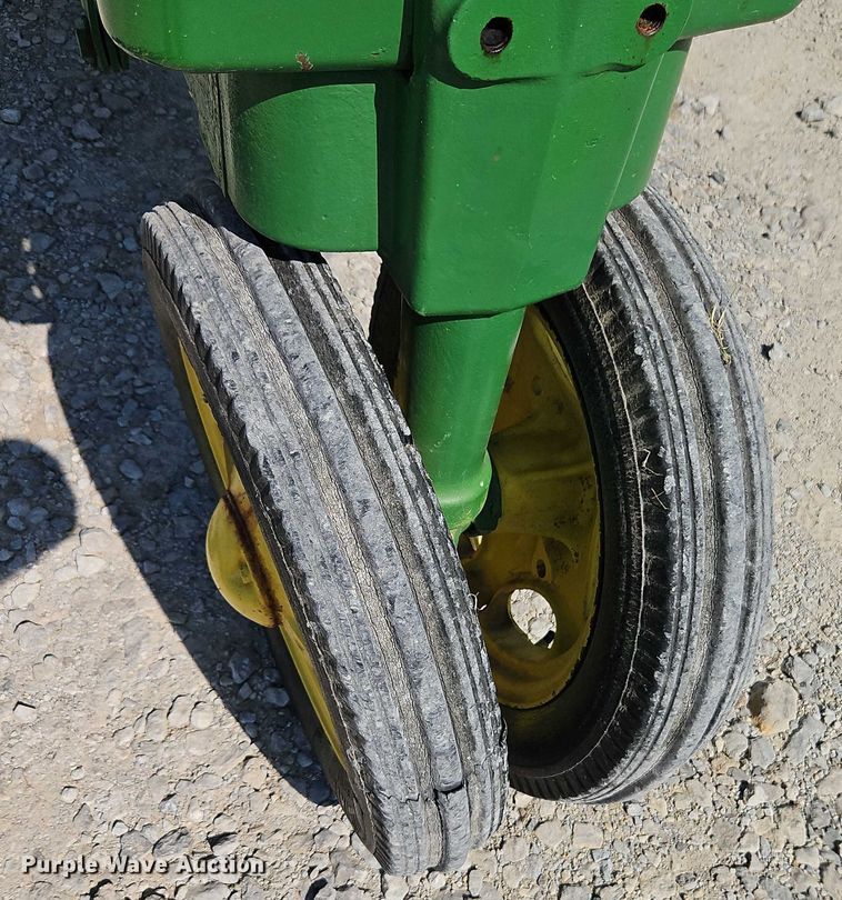 image for item EO4706 1939 John Deere H tractor