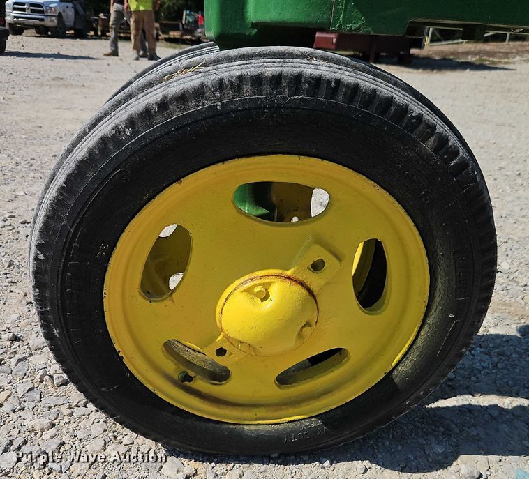 image for item EO4706 1939 John Deere H tractor