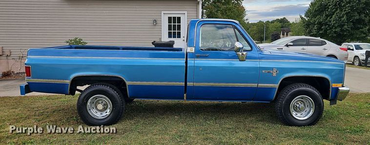 image for item EO4711 1981 Chevrolet Cheyenne K10 pickup truck