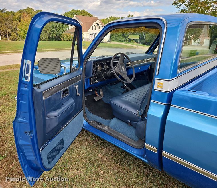 image for item EO4711 1981 Chevrolet Cheyenne K10 pickup truck