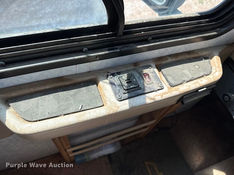 image for item EP0514 1994 Fleetwood Coronado Pace Arrow RV