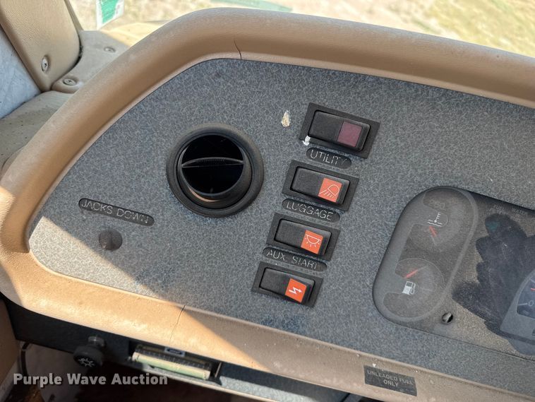 image for item EP0514 1994 Fleetwood Coronado Pace Arrow RV