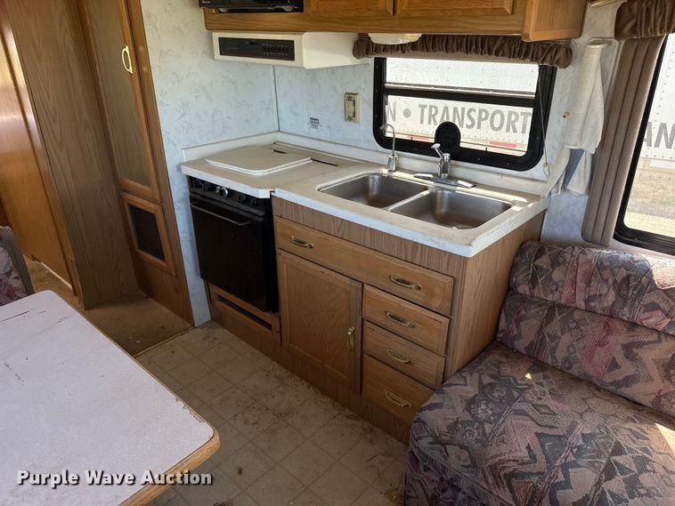 image for item EP0514 1994 Fleetwood Coronado Pace Arrow RV