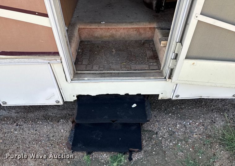 image for item EP0514 1994 Fleetwood Coronado Pace Arrow RV