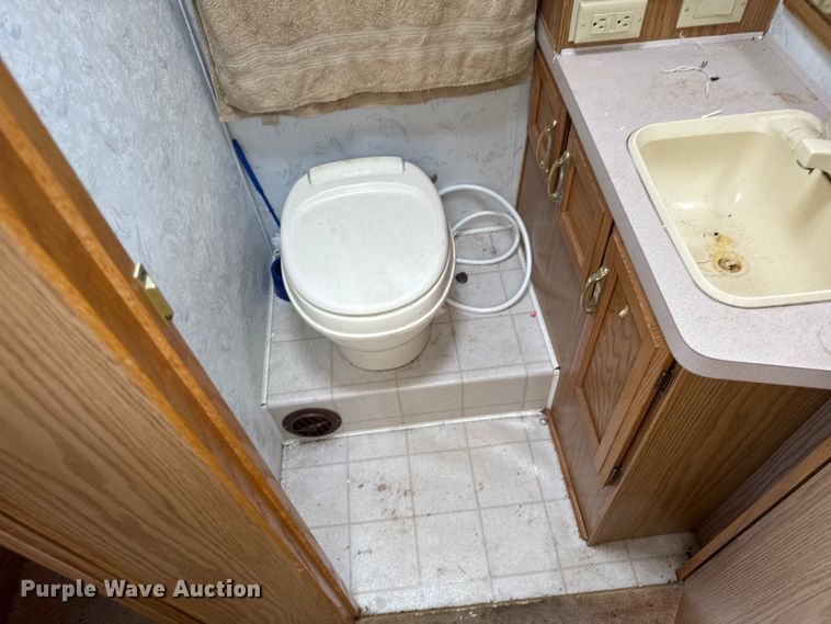 image for item EP0514 1994 Fleetwood Coronado Pace Arrow RV