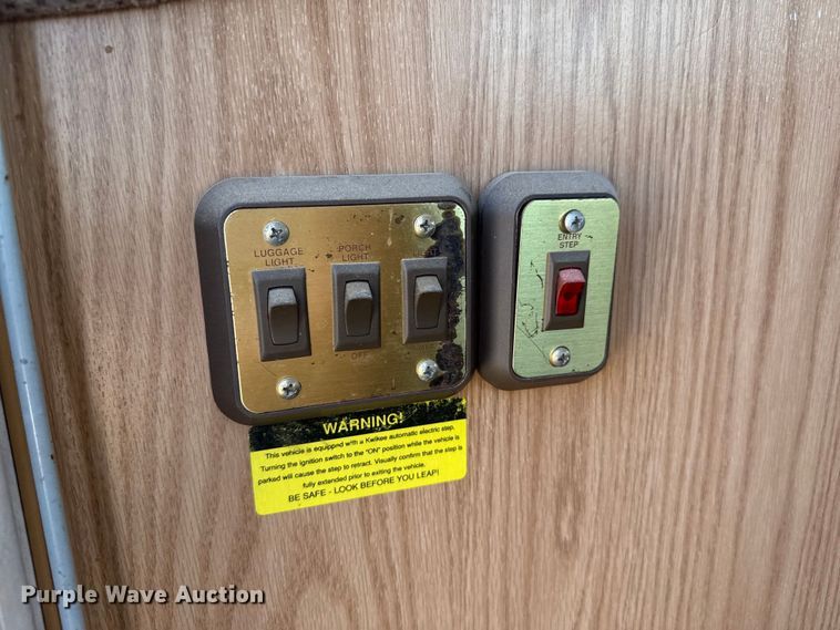 image for item EP0514 1994 Fleetwood Coronado Pace Arrow RV