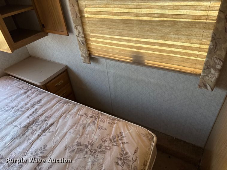 image for item EP0514 1994 Fleetwood Coronado Pace Arrow RV