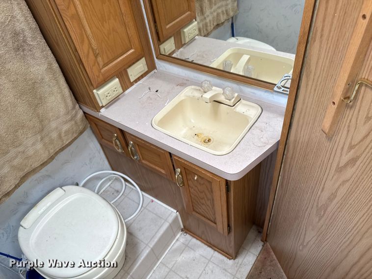 image for item EP0514 1994 Fleetwood Coronado Pace Arrow RV