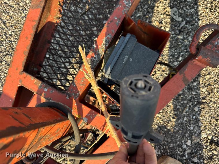 image for item ER0174 2004 Ditch witch S7B tilt deck equipment trailer