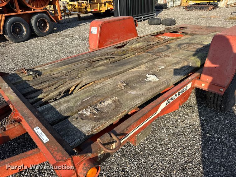 image for item ER0174 2004 Ditch witch S7B tilt deck equipment trailer