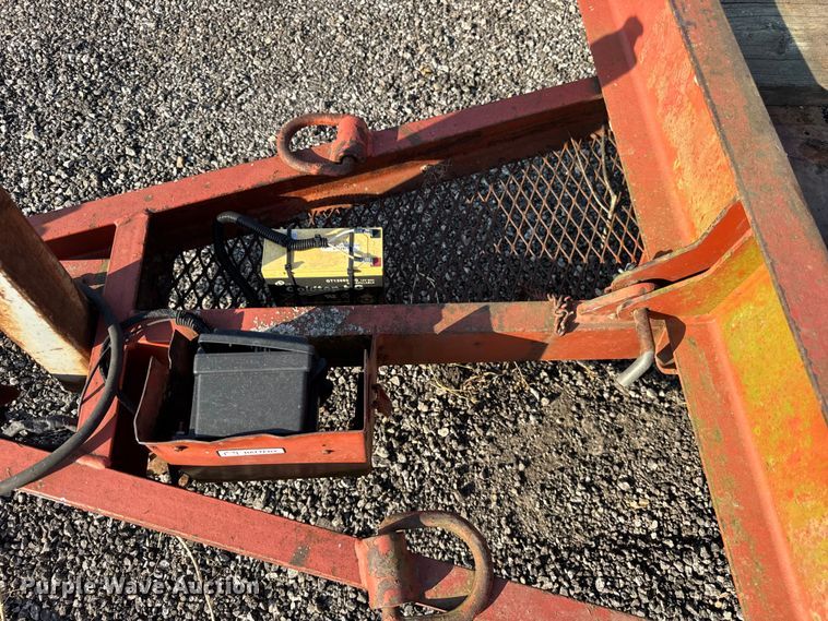 image for item ER0176 2005 Ditch witch S7B tilt deck equipment trailer