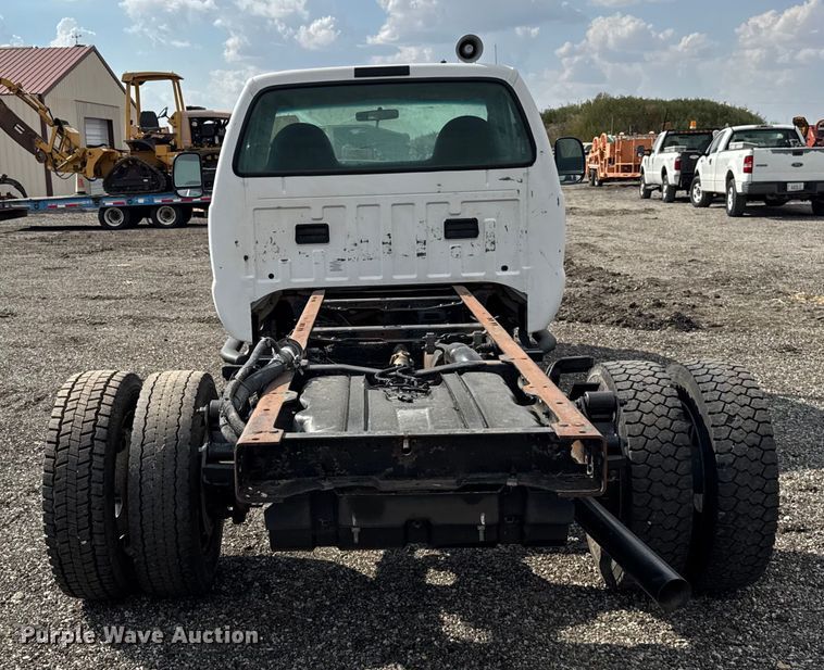 image for item ER0182 2001 Ford F450 Super Duty truck cab and chassis