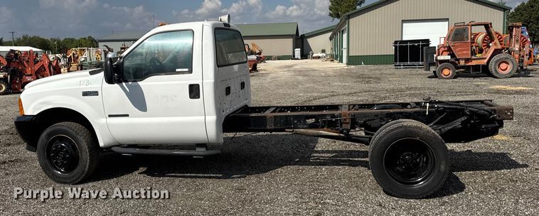 image for item ER0182 2001 Ford F450 Super Duty truck cab and chassis