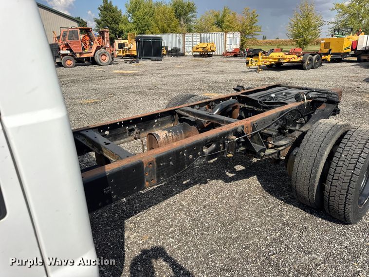 image for item ER0182 2001 Ford F450 Super Duty truck cab and chassis