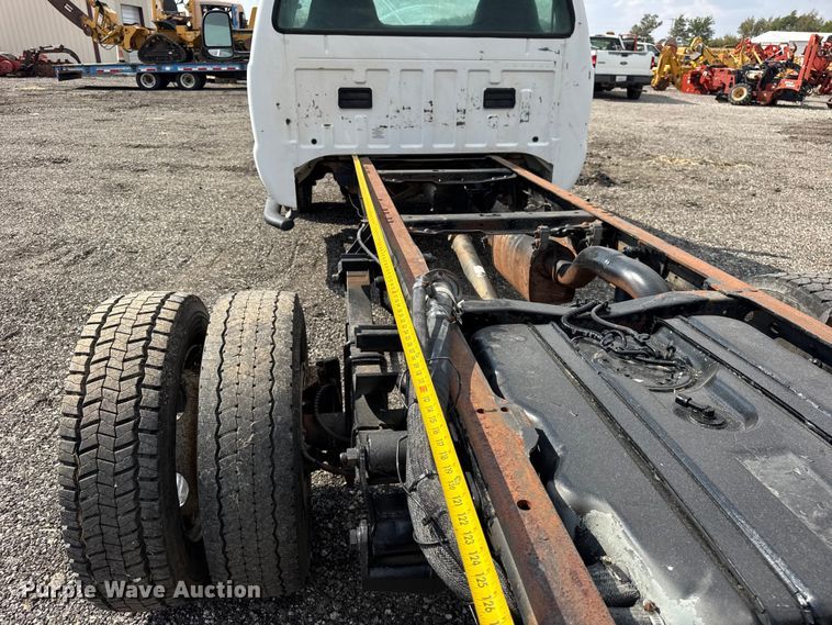 image for item ER0182 2001 Ford F450 Super Duty truck cab and chassis