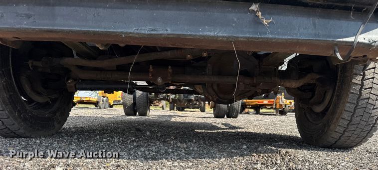 image for item ER0182 2001 Ford F450 Super Duty truck cab and chassis