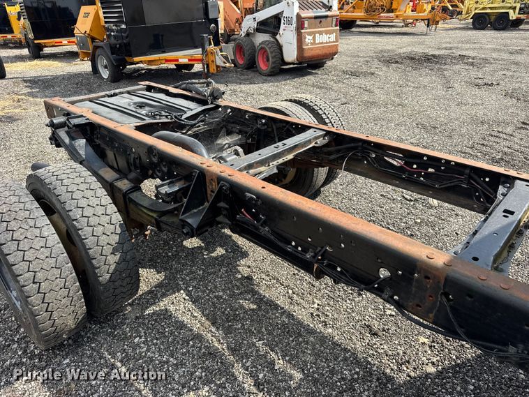 image for item ER0182 2001 Ford F450 Super Duty truck cab and chassis