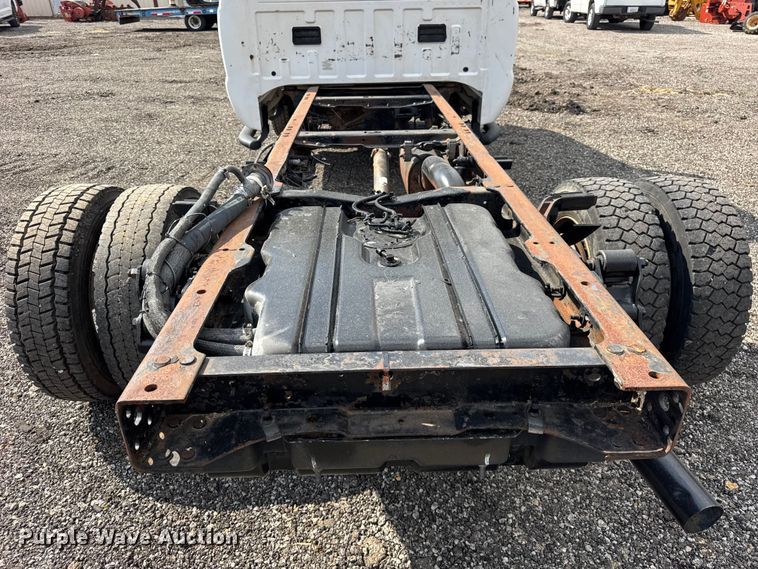 image for item ER0182 2001 Ford F450 Super Duty truck cab and chassis