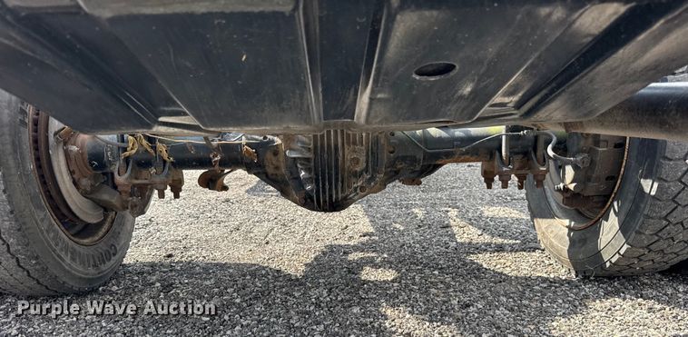 image for item ER0182 2001 Ford F450 Super Duty truck cab and chassis