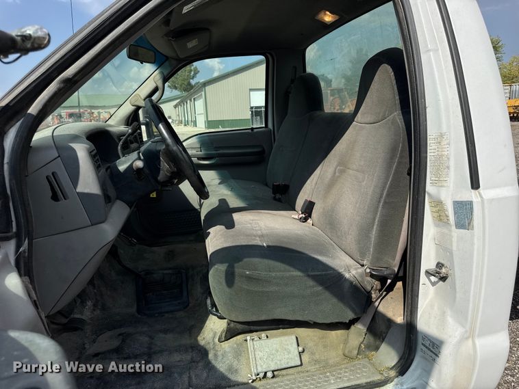 image for item ER0182 2001 Ford F450 Super Duty truck cab and chassis