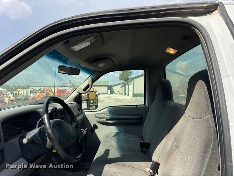 image for item ER0182 2001 Ford F450 Super Duty truck cab and chassis