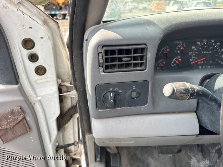 image for item ER0182 2001 Ford F450 Super Duty truck cab and chassis