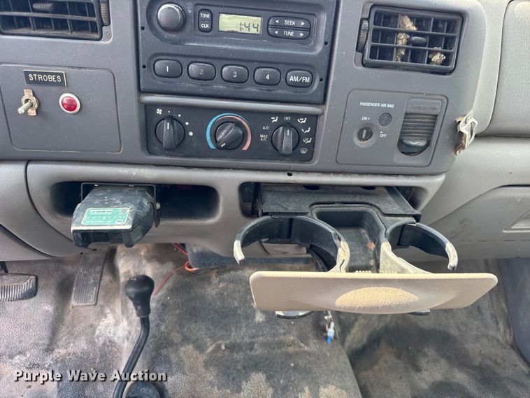 image for item ER0182 2001 Ford F450 Super Duty truck cab and chassis