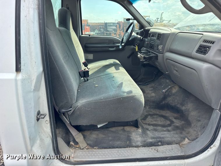 image for item ER0182 2001 Ford F450 Super Duty truck cab and chassis