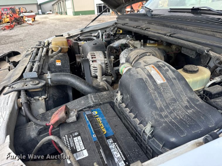 image for item ER0182 2001 Ford F450 Super Duty truck cab and chassis