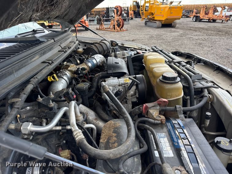 image for item ER0182 2001 Ford F450 Super Duty truck cab and chassis